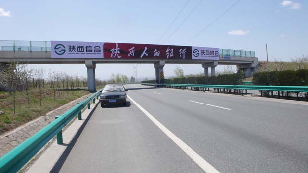 跨線橋廣告 跨線橋廣告